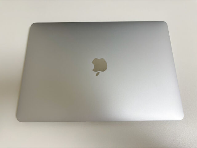 手放しました】Apple 13インチ MacBook Air (M1, 2020)とMoftノート
