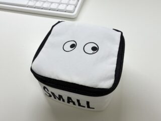 UNIQLO × Anya Hindmarch ミニスクエアポーチ